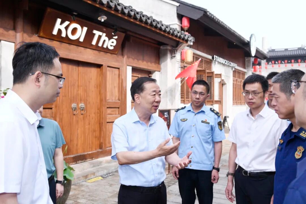 市領導檢查國慶節期間安全生產工作